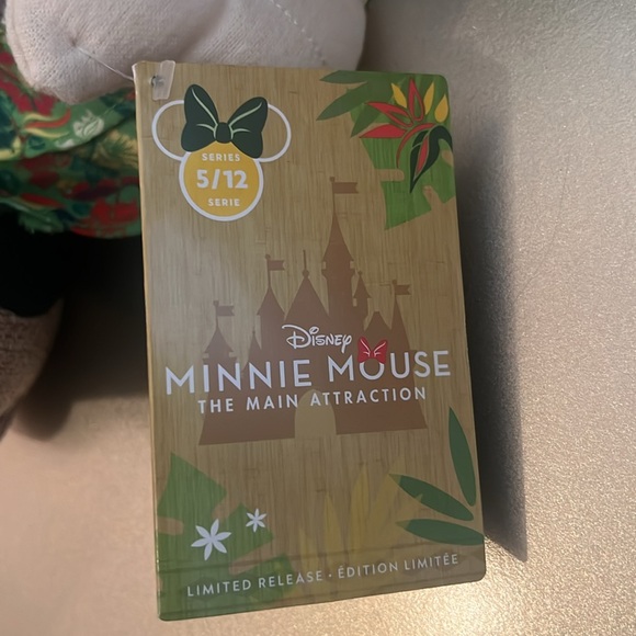 Minnie Mouse Main Attraction Enchanted Tiki Room plush - Picture 4 of 5